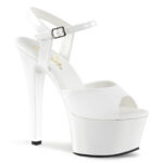 High Heel Plattformsandalette in weiss Lack mit einem eleganten Riemchen.