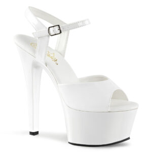 High Heel Plattformsandalette in weiss Lack mit einem eleganten Riemchen.