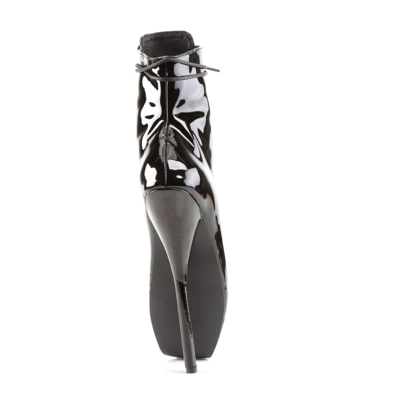 Schwarze High Heel Ballettstiefelette mit Schnürung von hinten gesehen.