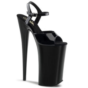 Extrem High Heels Riemchen Sandalette in schwarz Lack mit 25 cm Absatz, 16 cm Plateau und weichgepolsterte Innensohle aus Leder.