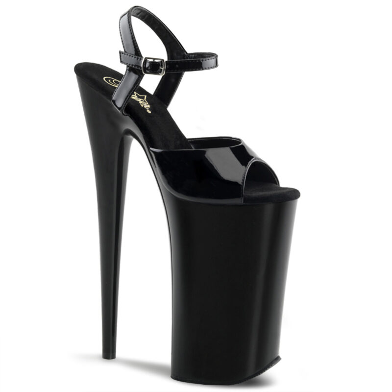 Extrem High Heels Riemchen Sandalette in schwarz Lack mit 25 cm Absatz, 16 cm Plateau und weichgepolsterte Innensohle aus Leder.