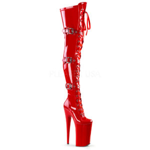 Extrem High Heels Overknee Stiefel in rot Lack mit 25 cm Absatz, 16 cm Plateau, sowie Schnürung und 3 Schnallen am Schaft.