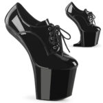 Absatzlose Heelless Plateau Schnürpumps in schwarz Lack, an der Ferse 20 cm hoch und das Plateau hat eine Höhe von 7,6 cm.