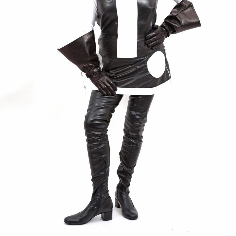 Sehr langer Stretch Overknee Stiefel im 60er Jahre Look von Miceli-Made in Italy. schwarz Kunstleder mit 5 cm Blockabsatz.