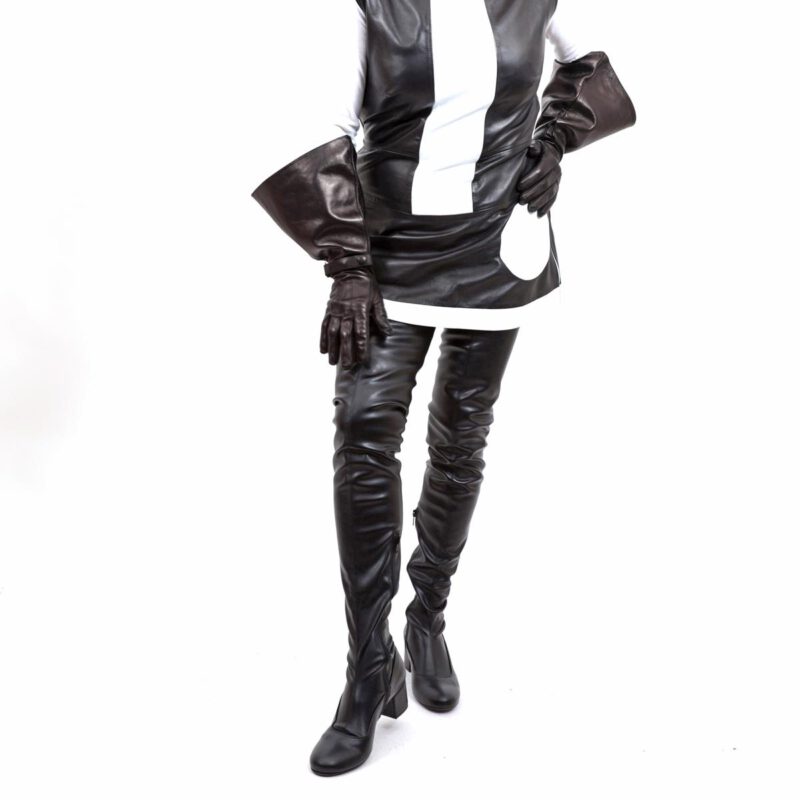 Sehr langer Stretch Overknee Stiefel im 60er Jahre Look von Miceli-Made in Italy. schwarz Kunstleder mit 5 cm Blockabsatz.