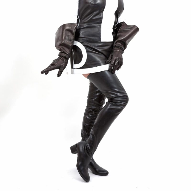 Sehr langer Stretch Overknee Stiefel im 60er Jahre Look von Miceli-Made in Italy. schwarz Kunstleder mit 5 cm Blockabsatz.