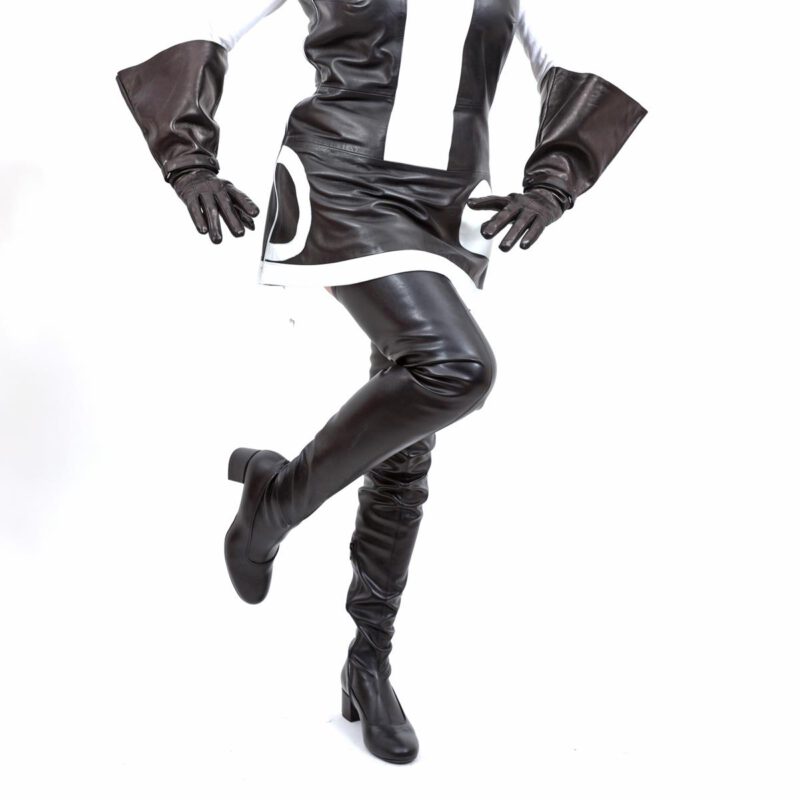 Sehr langer Stretch Overknee Stiefel im 60er Jahre Look von Miceli-Made in Italy. schwarz Kunstleder mit 5 cm Blockabsatz.