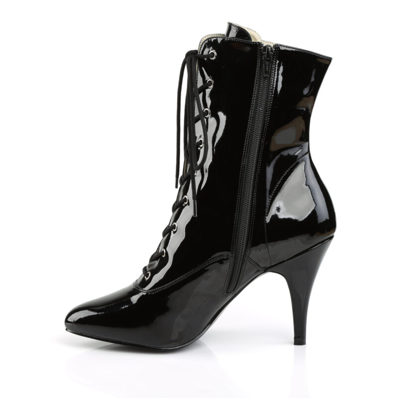 Elegante High-Heel Stiefeletten von Pleaser USA aus Lackleder-Imitat mit Schnürung und zusätzlichem Reißverschluss an der Innenseite und 10 cm Absatz.
