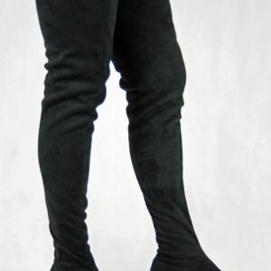 Sehr langer Velour Overknee Stiefel im 60er Jahre Look von Miceli-Made in Italy, schwarz Stretchvelour mit 5 cm Blockabsatz.
