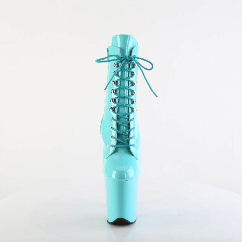 Stiefelette in aqua Lack mit Schnürung, 20 cm hohem Absatz und 10 cm Plateau von Pleaser.
