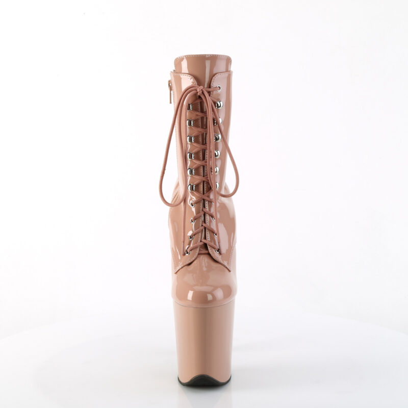 Stiefelette in blush Lack mit Schnürung, 20 cm hohem Absatz und 10 cm Plateau von Pleaser.