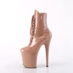 Stiefelette in blush Lack mit Schnürung, 20 cm hohem Absatz und 10 cm Plateau von Pleaser.