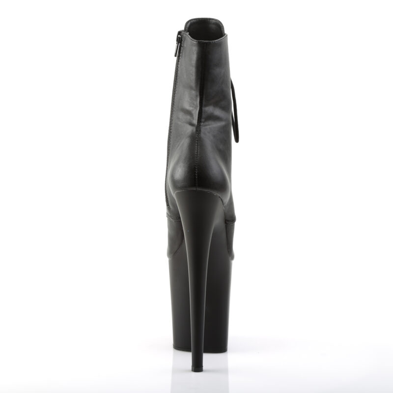 Stiefelette in schwarz Kunstleder mit Schnürung, 20 cm hohem Absatz und 10 cm Plateau von Pleaser.