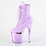 Stiefelette in lavendel Lack mit Schnürung, 20 cm hohem Absatz und 10 cm lavendel Chrom Plateau von Pleaser.