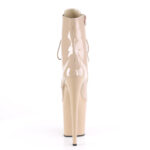 Stiefelette in nude Lack mit Schnürung, 20 cm hohem Absatz und 10 cm Plateau von Pleaser.