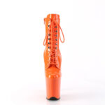 Stiefelette in orange Lack mit Schnürung, 20 cm hohem Absatz und 10 cm Plateau von Pleaser.