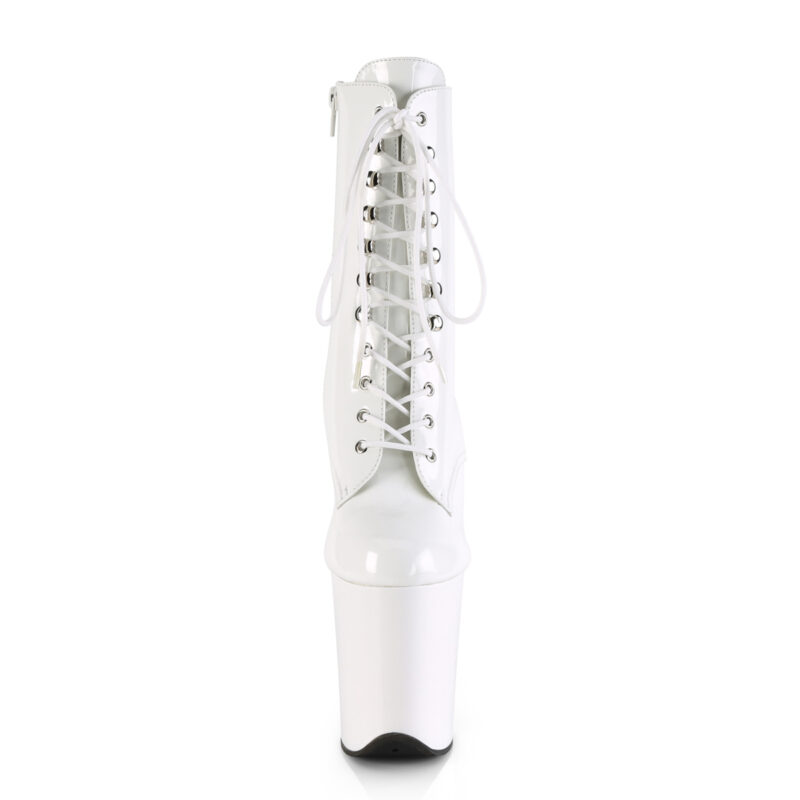 Stiefelette in weiss Lack mit Schnürung, 20 cm hohem Absatz und 10 cm Plateau von Pleaser.