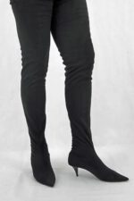 Overknee Stiefel schrittlang mit 7 cm Stiletto Absatz, schwarz Stretchvelour von Miceli-Made in Italy.