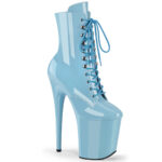 Stiefelette in hellblau Lack mit Schnürung, 20 cm hohem Absatz und 10 cm Plateau von Pleaser.