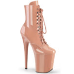 Stiefelette in blush Lack mit Schnürung, 20 cm hohem Absatz und 10 cm Plateau von Pleaser.