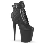 Schwarze Plateau Stiefelette mit Steppmuster im Sneaker-Style von Pleaser, mit Schnürung und Reißverschluss und einem Knöchelriemchen mit Schnalle, 20 cm Absatz, 10 cm Plateau.